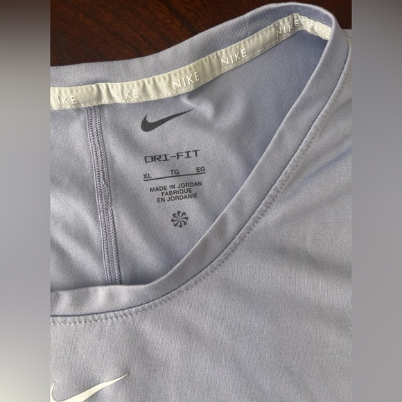Nike Women's Light Top size XL - Picture 2 of 5